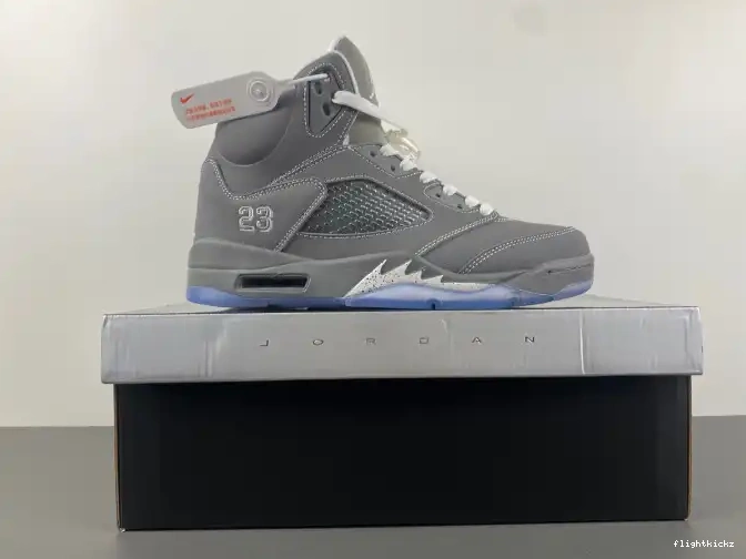 Grey Air Jordan Wolf Retro 136027-005 5 0516